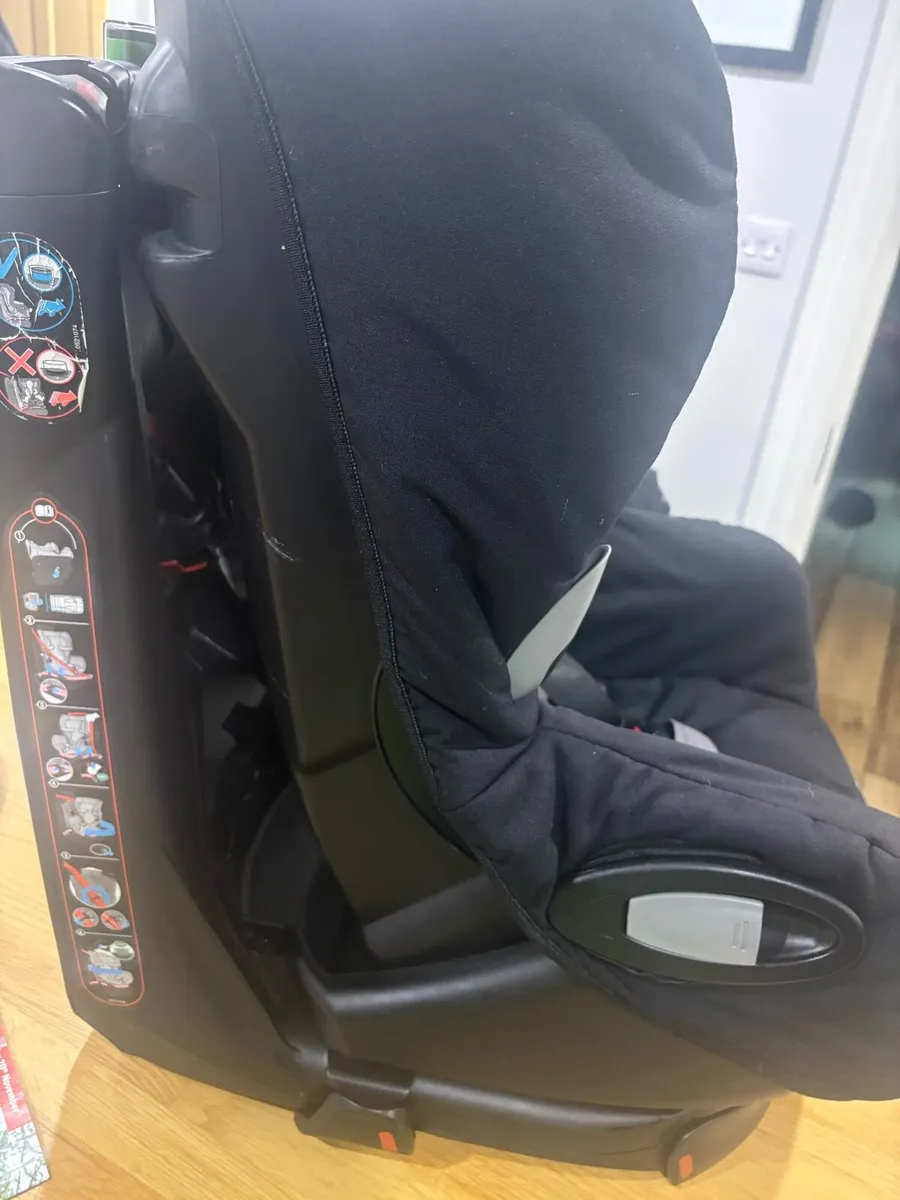 Maxi Cosy Axiss Swivel seat - Image 2