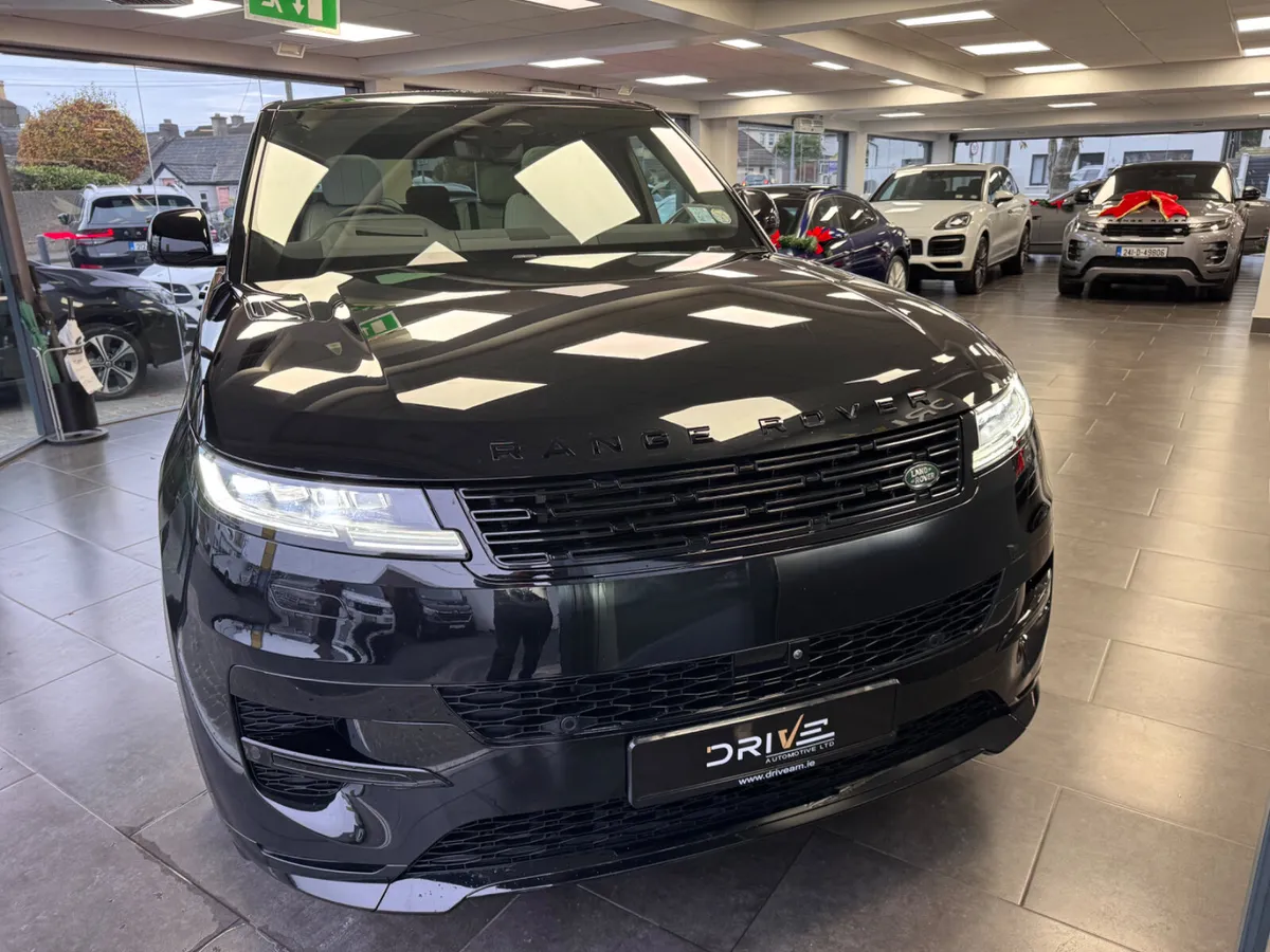 Land Rover Range Rover 2025 P460 HSE Edition Black - Image 3
