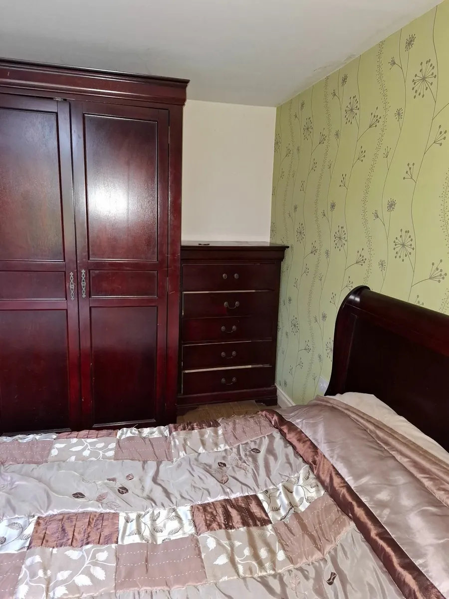 Bedroom furniture - Image 2