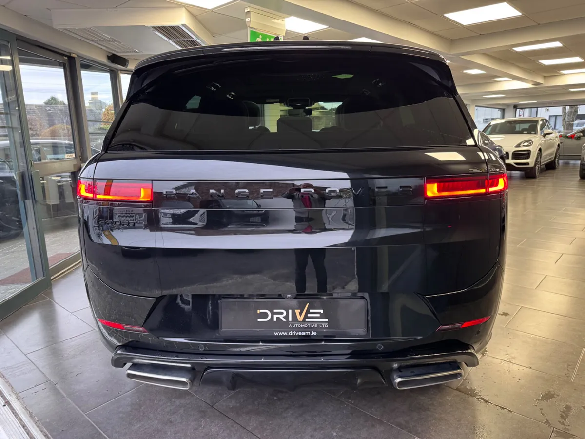 Land Rover Range Rover 2025 P460 HSE Edition Black - Image 4