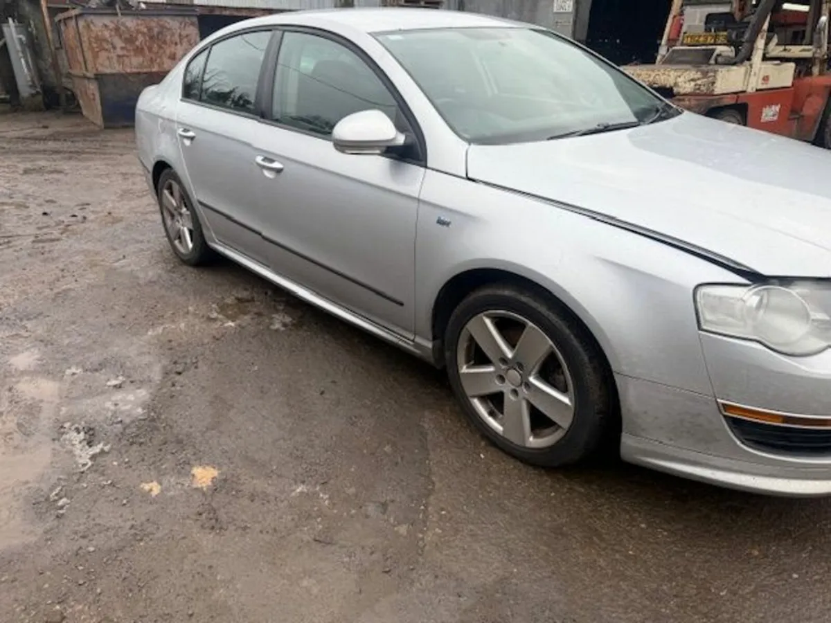 2010 VOLKSWAGEN PASSAT 2.0L-D - Image 1