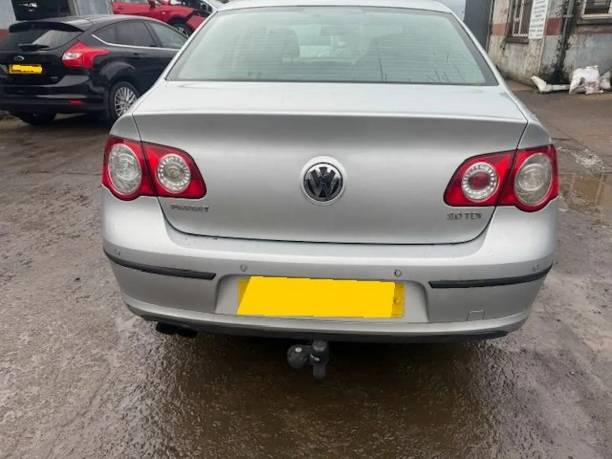 2010 VOLKSWAGEN PASSAT 2.0L-D - Image 3