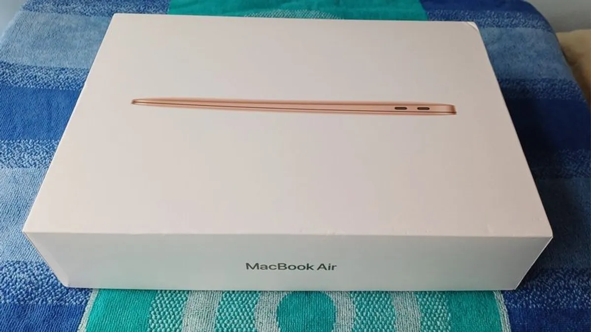 Apple Macbook Air - Image 1