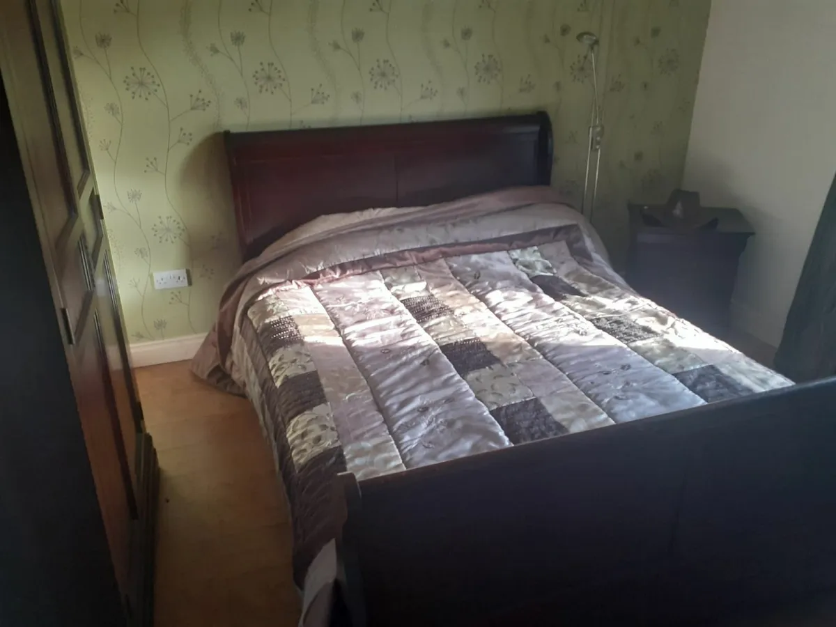 Bedroom furniture - Image 1