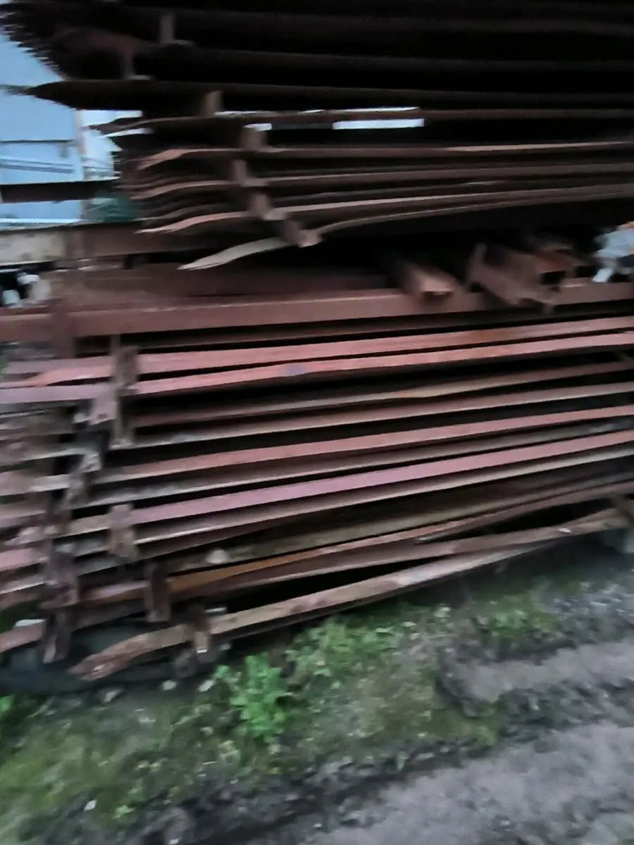 Palisade fencing - Image 1