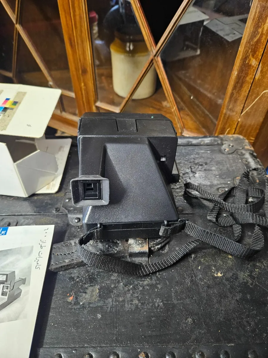 Vintage Polaroid Camera - Image 4