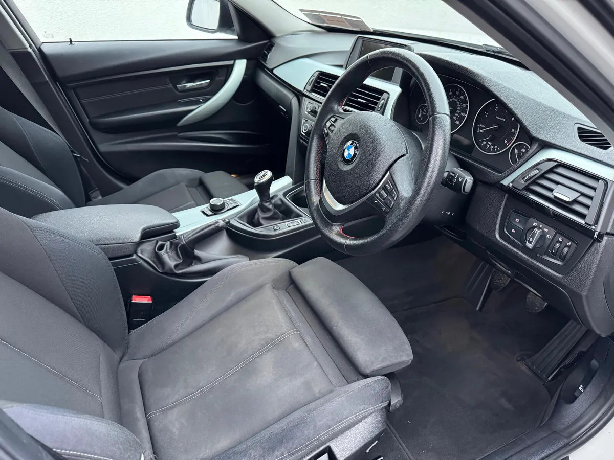 BMW 3-Series 2.0 318D SPORT // LOW KMS - Image 4