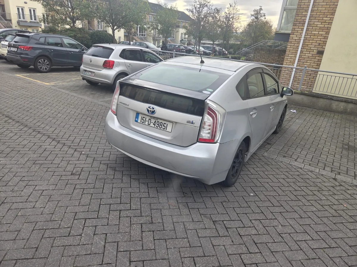 2015 Toyota Prius x taxi - Image 2