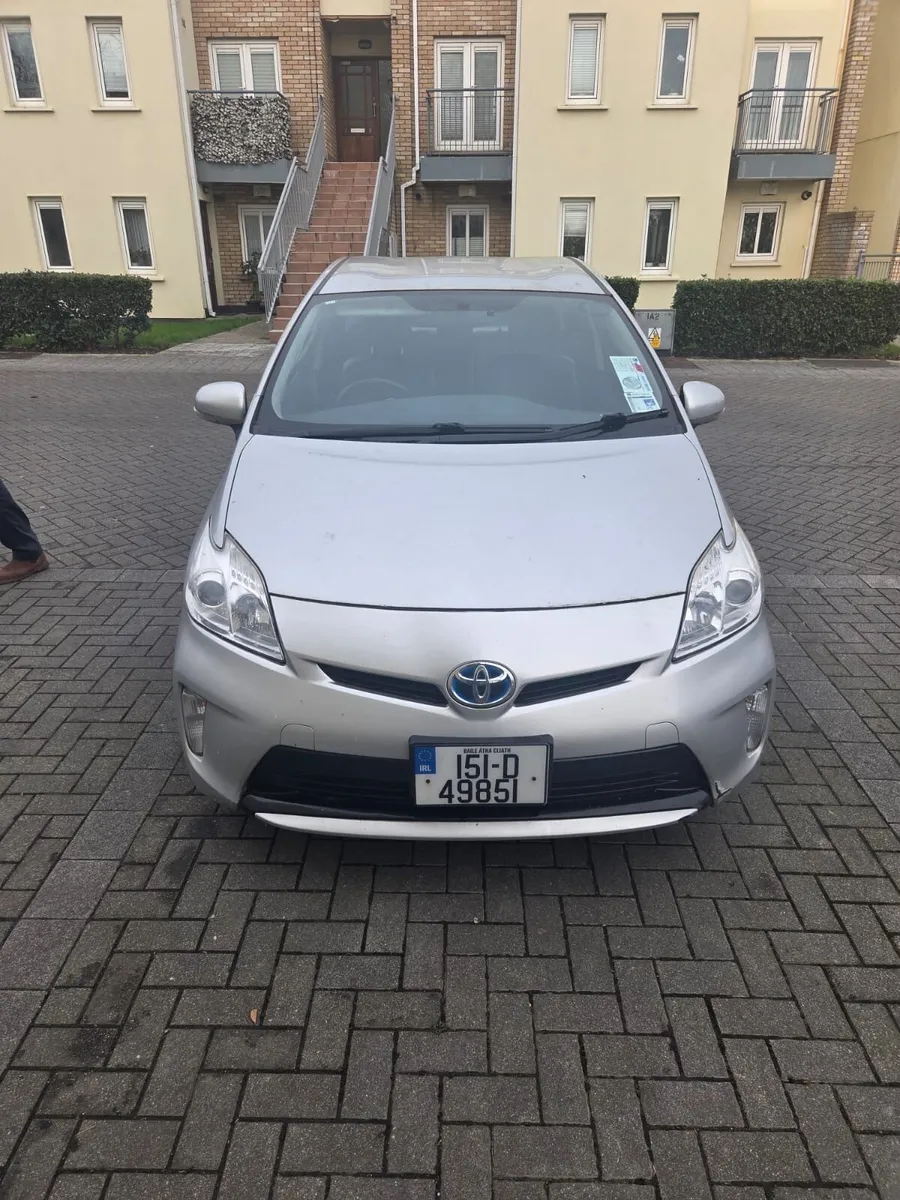 2015 Toyota Prius x taxi - Image 3