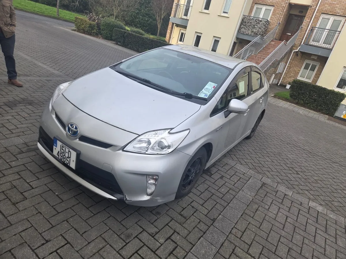 2015 Toyota Prius x taxi - Image 4