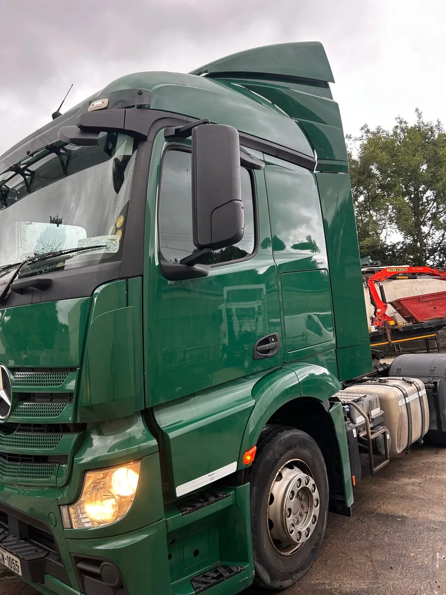 Lorry  artic  tractor unit - Image 2