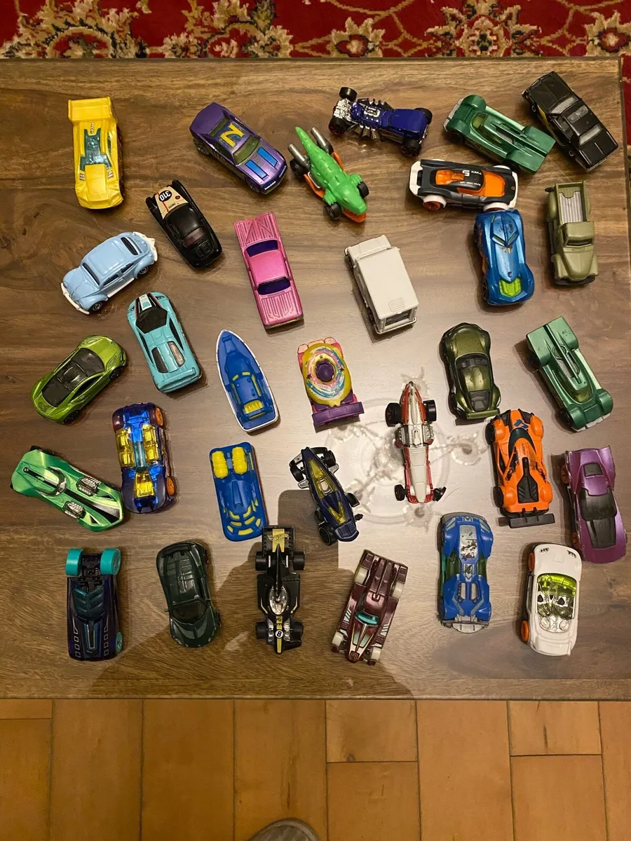 Hot Wheels Ultimate Racing Track With Cars - Image 1