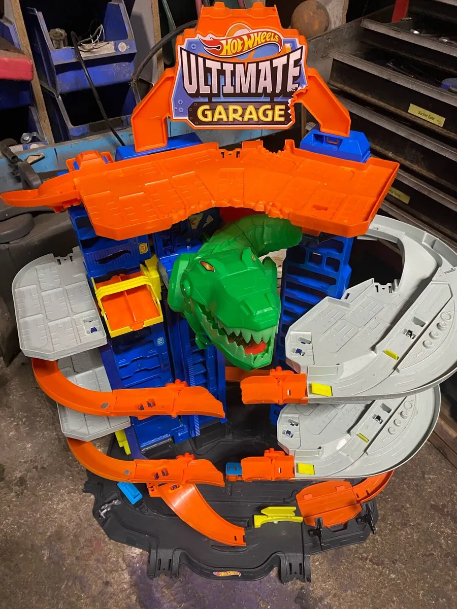 Hot Wheels Ultimate Racing Track With Cars - Image 2