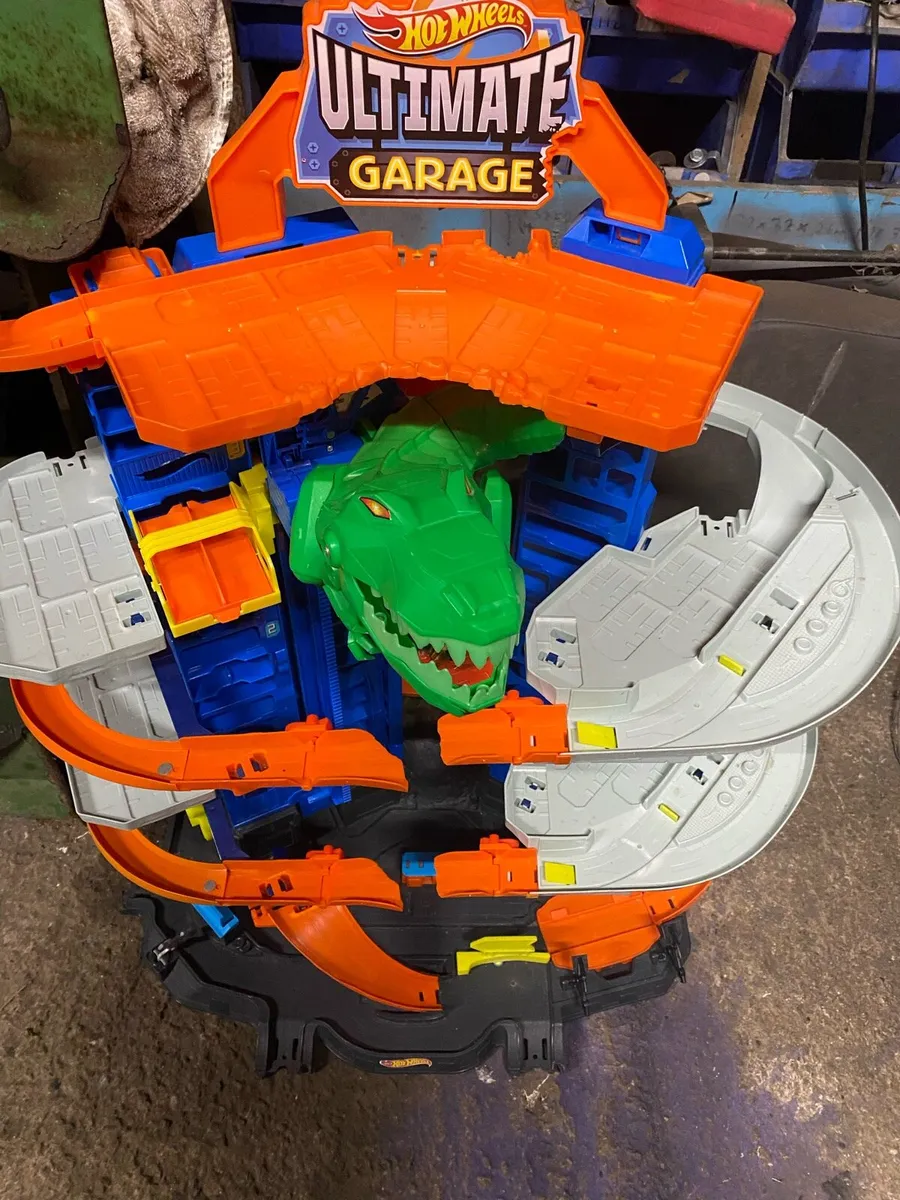 Hot Wheels Ultimate Racing Track With Cars - Image 3