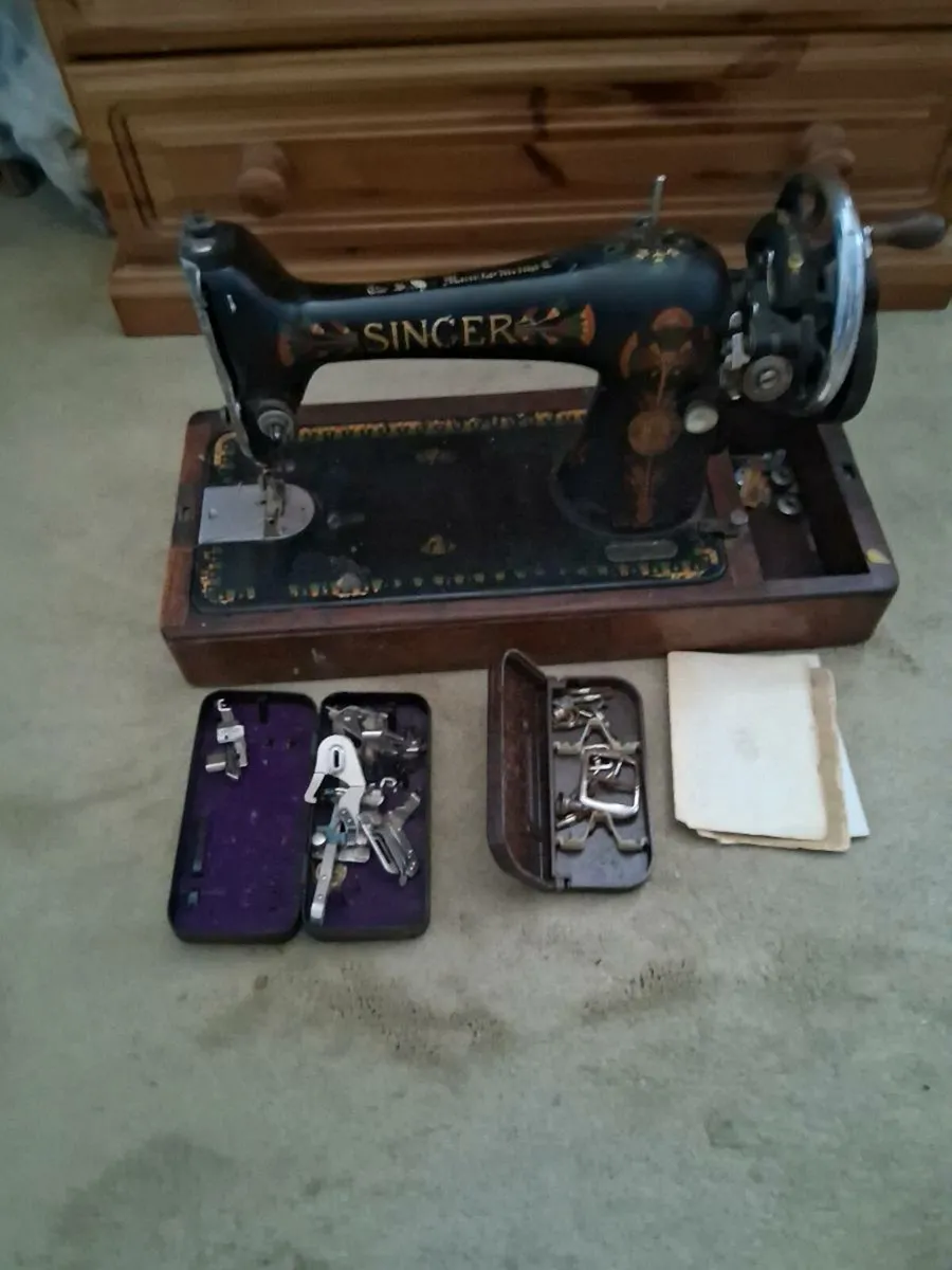 Sewing machine - Image 2