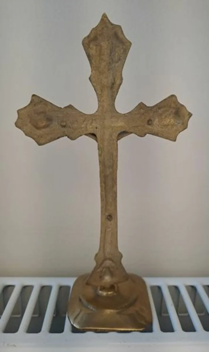 Brass crucifix - Image 3