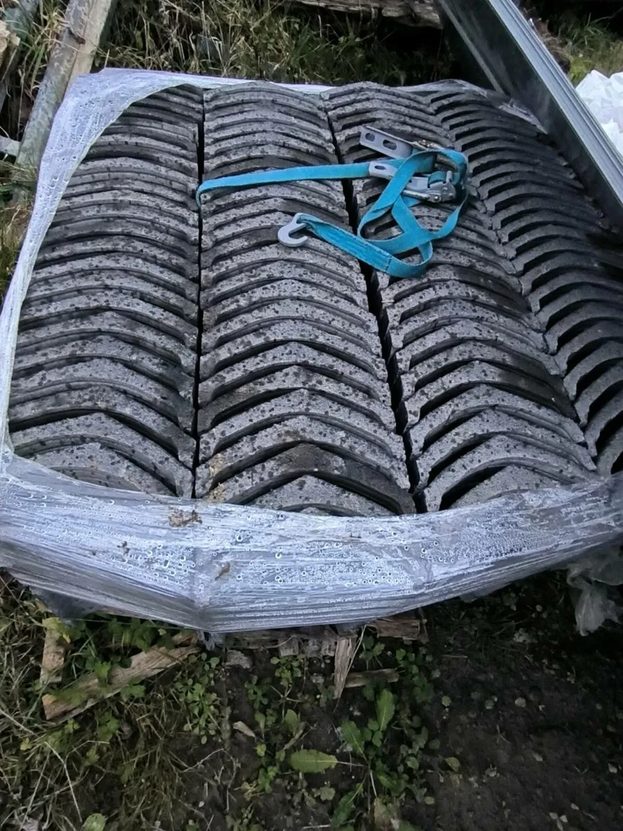 Concrete ridge tiles - Image 1