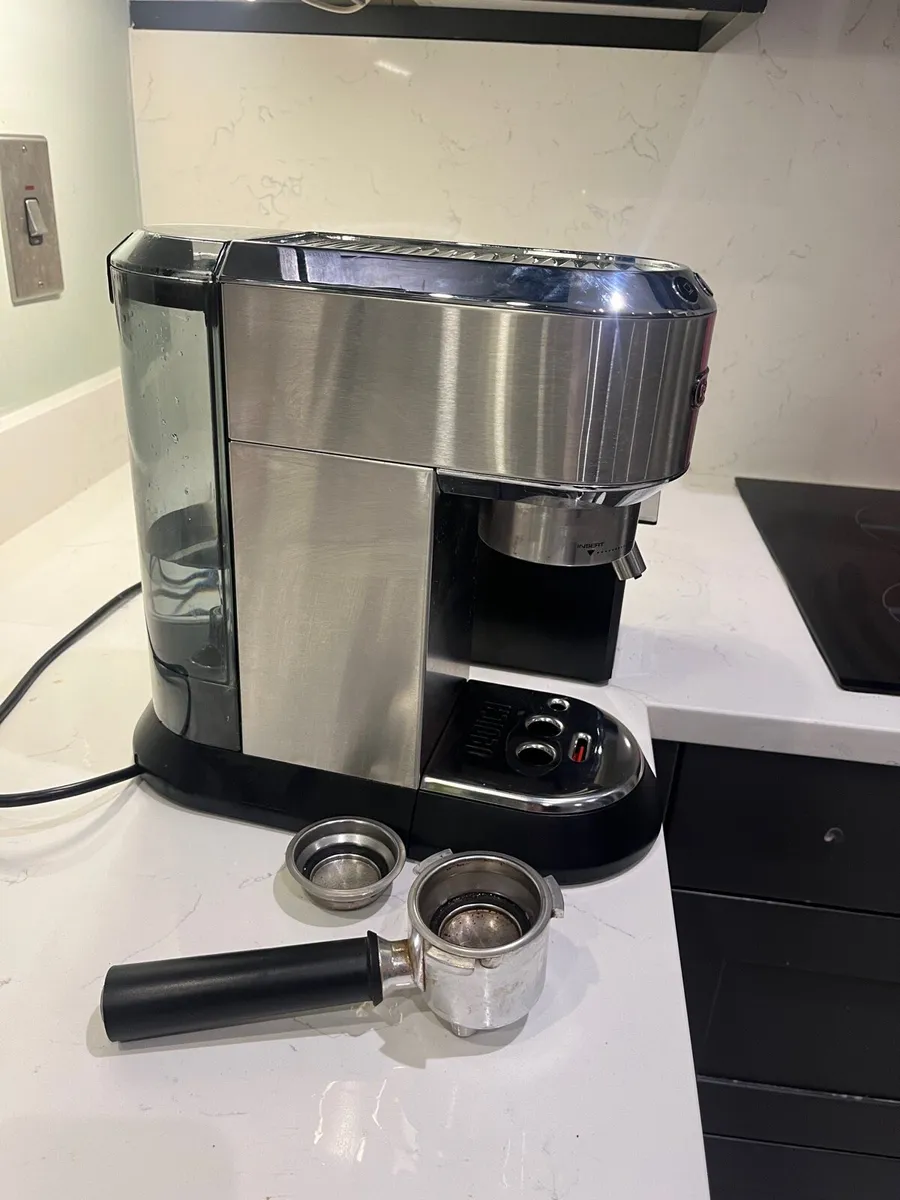Coffee machine with grinder - Image 1