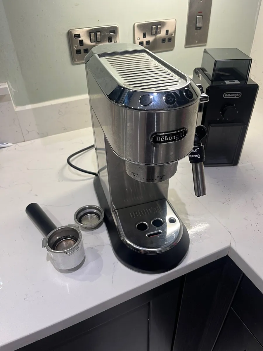 Coffee machine with grinder - Image 2