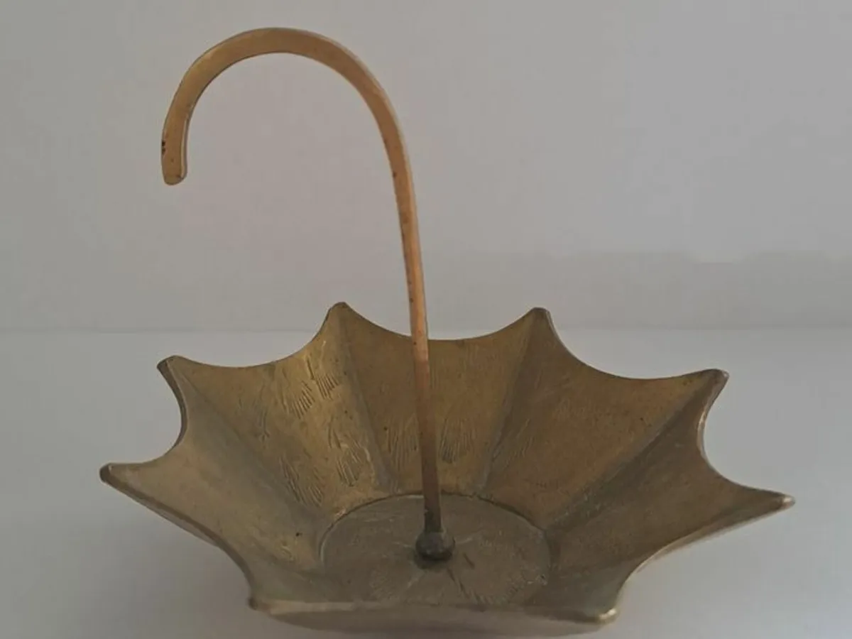 Vintage Brass etched umbrella dish - Image 1