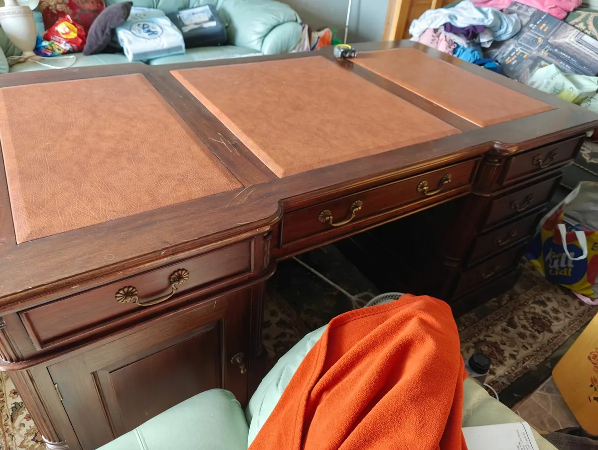 Partner desk - Image 1