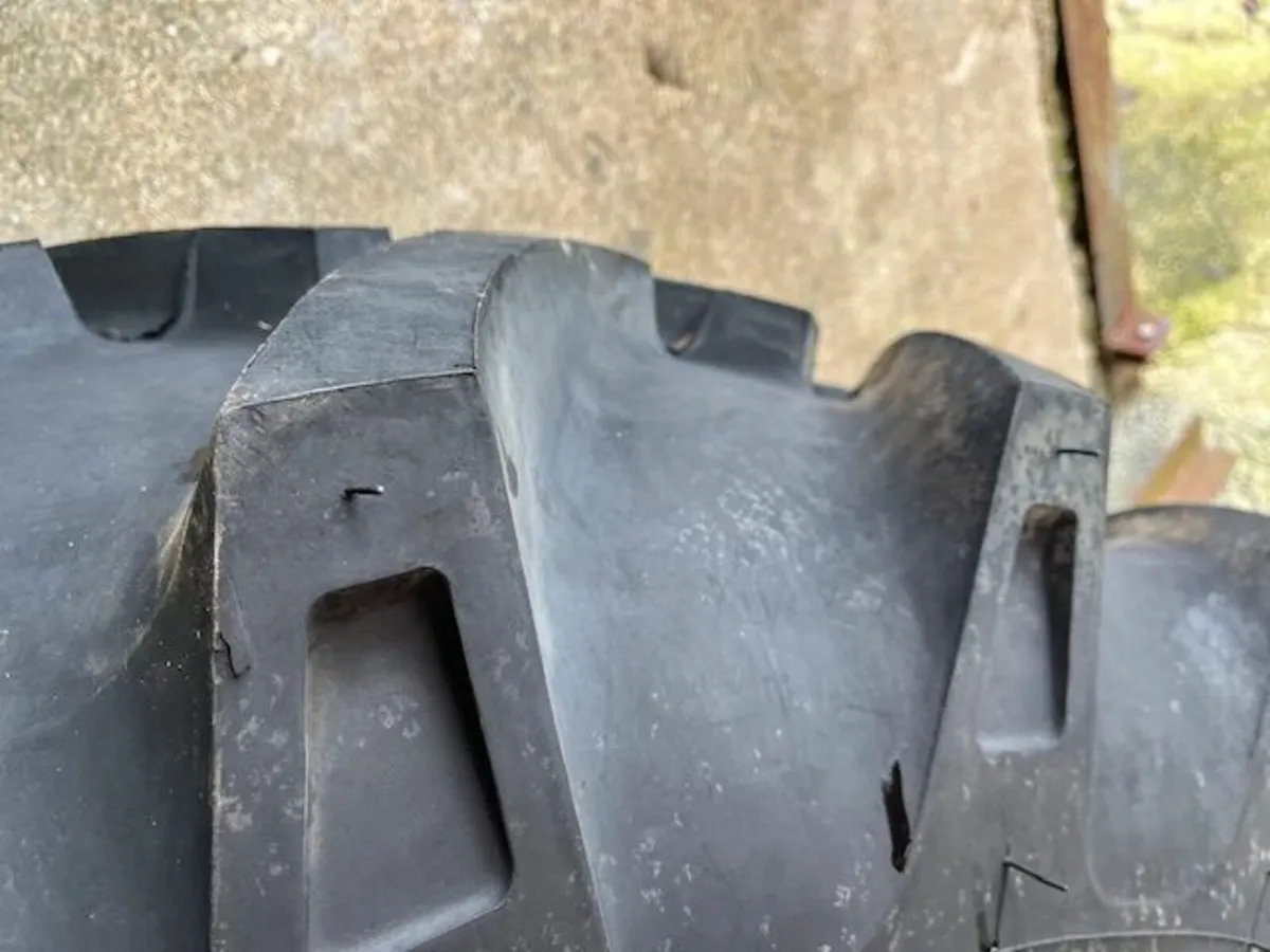 16.9 x 28 Starmax Tyre New - Image 1