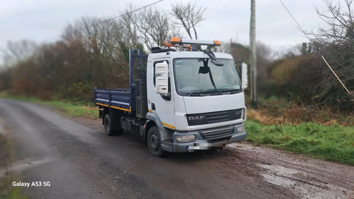 12 tonne Daf tipper - Image 1