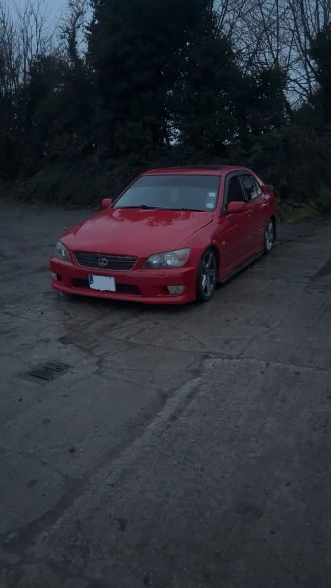Lexus Is200 Se 04 Red - Image 1