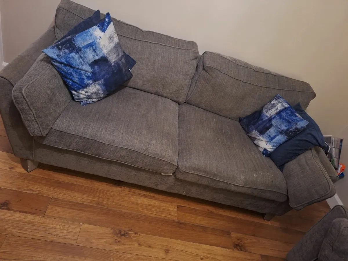 Couch - Image 2