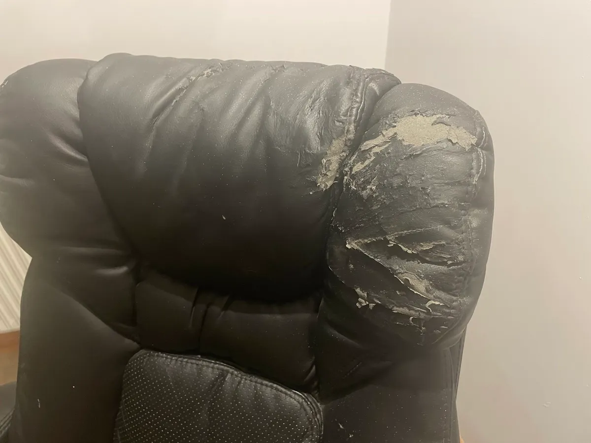 FREE. Office Desk, TV stands, lamp stand, lamps - Image 2