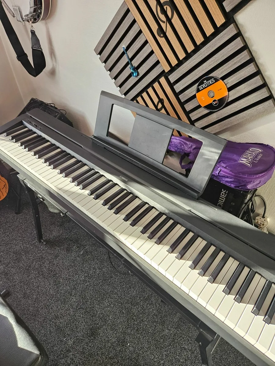 Yamaha P-45 B with Sustain pedal, stand and seat - Image 4