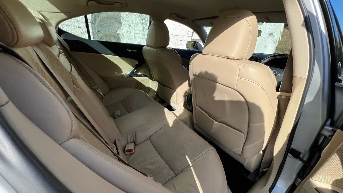 Lexus IS250 - Image 2