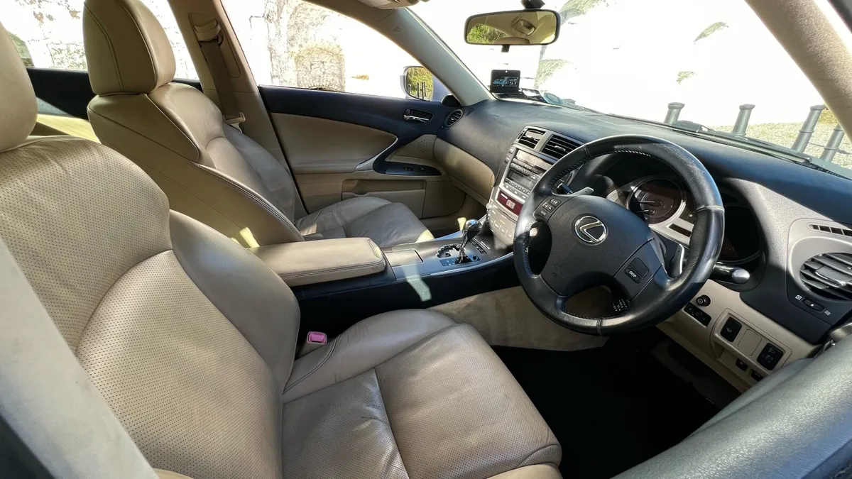 Lexus IS250 - Image 3
