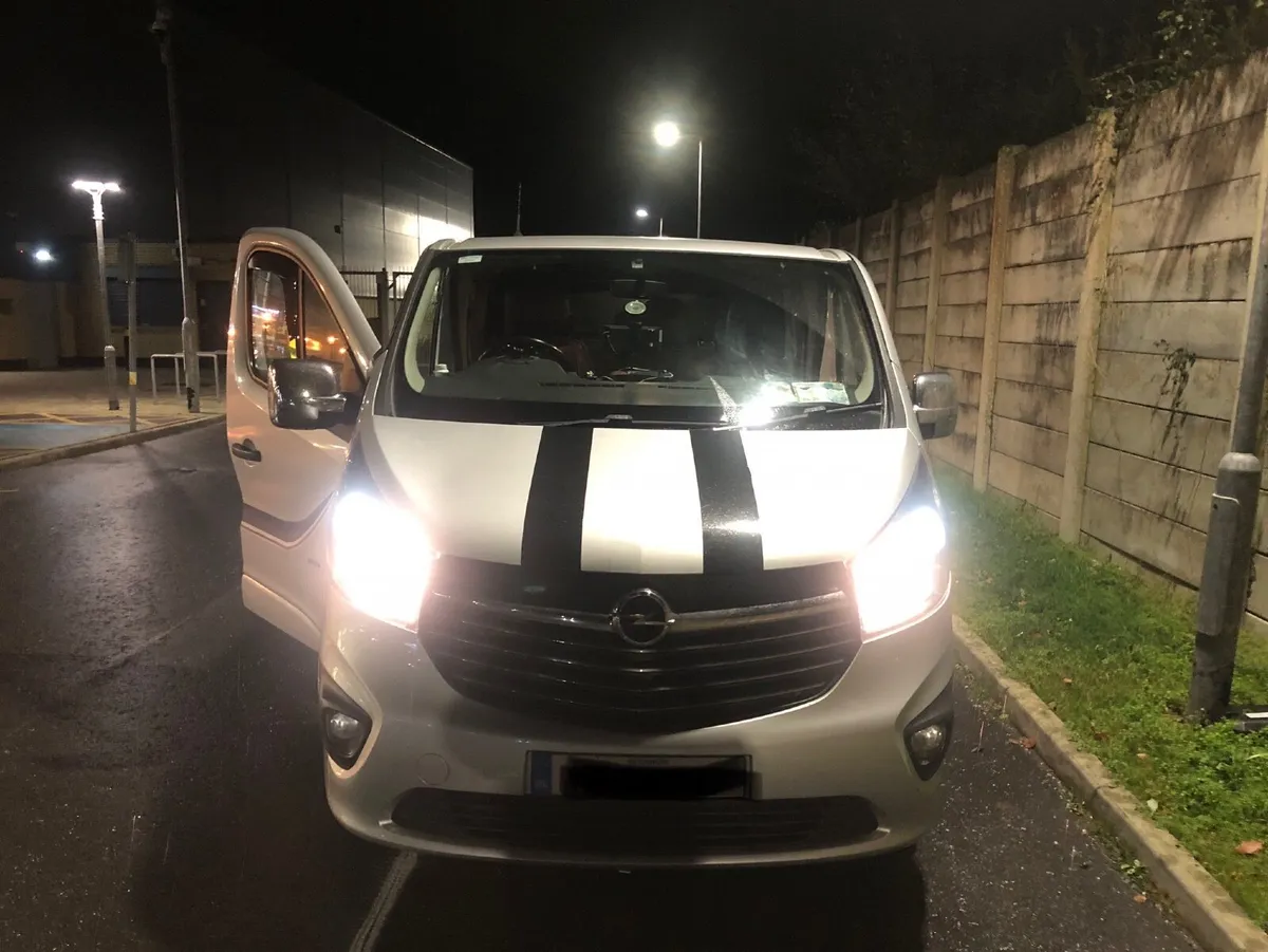 Opel Vivaro - Image 1