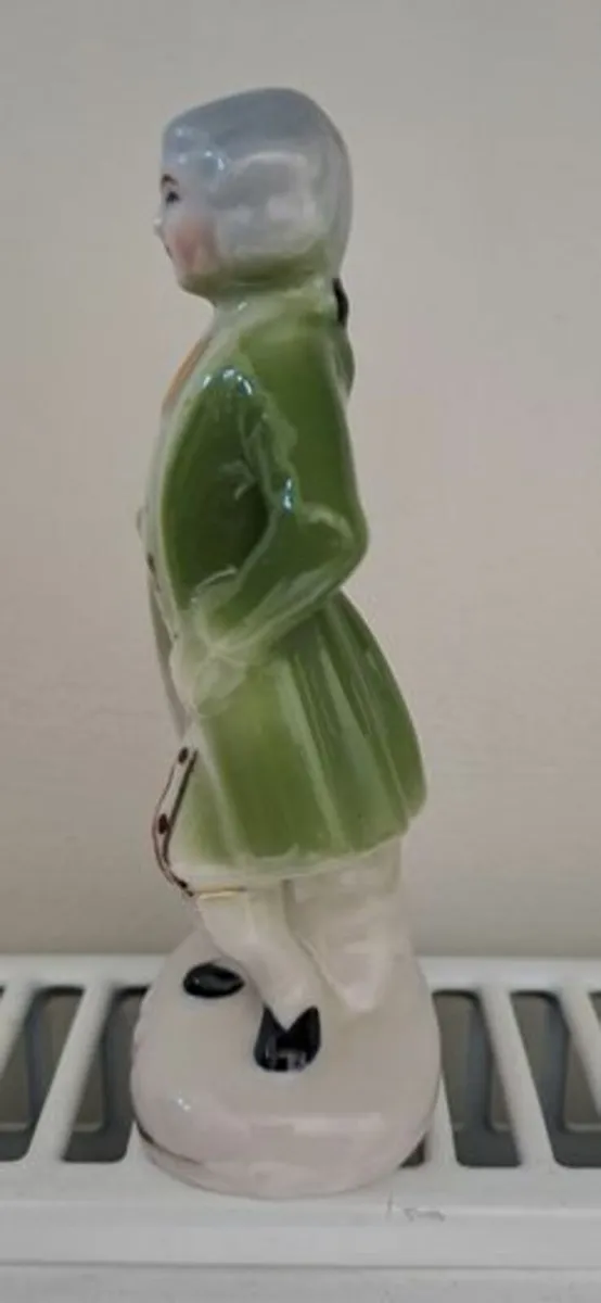 Gentleman figurine green and gold - Image 4