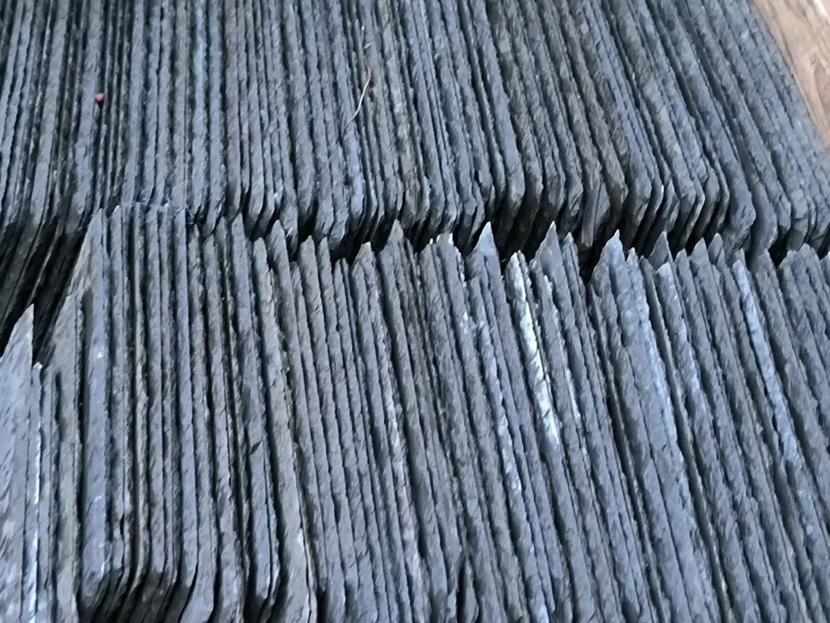 A few natural roof slates maybe 120 of them - Image 1