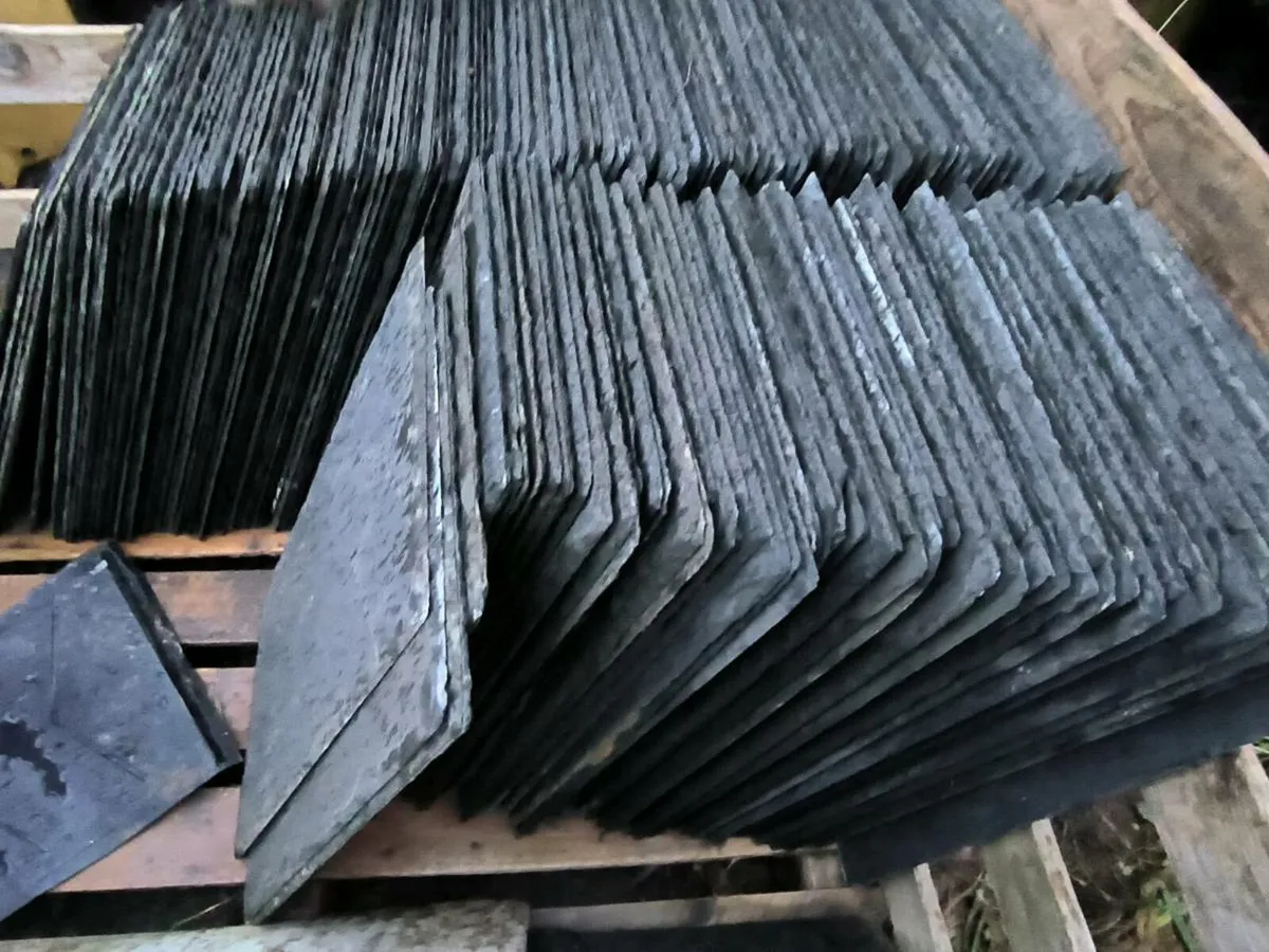 A few natural roof slates maybe 120 of them - Image 2