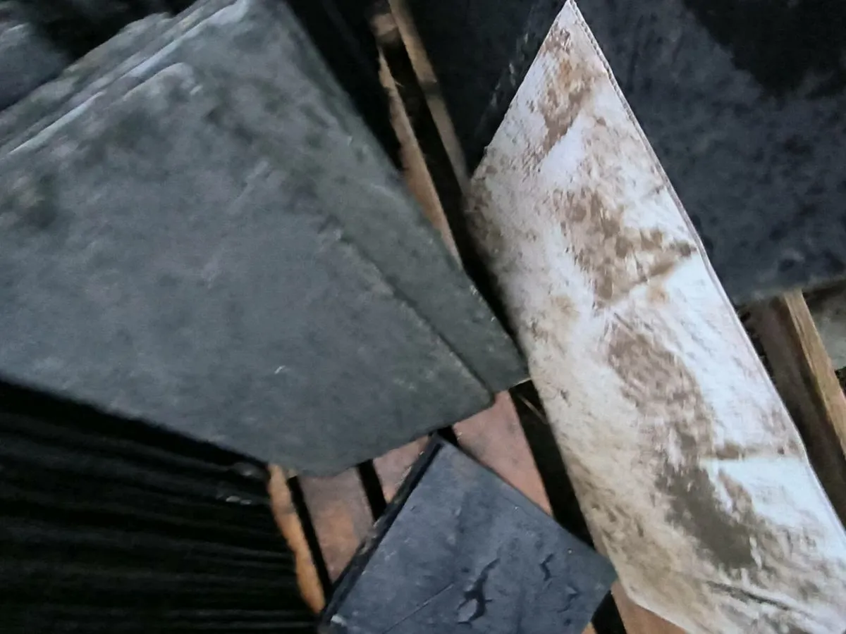 A few natural roof slates maybe 120 of them - Image 3