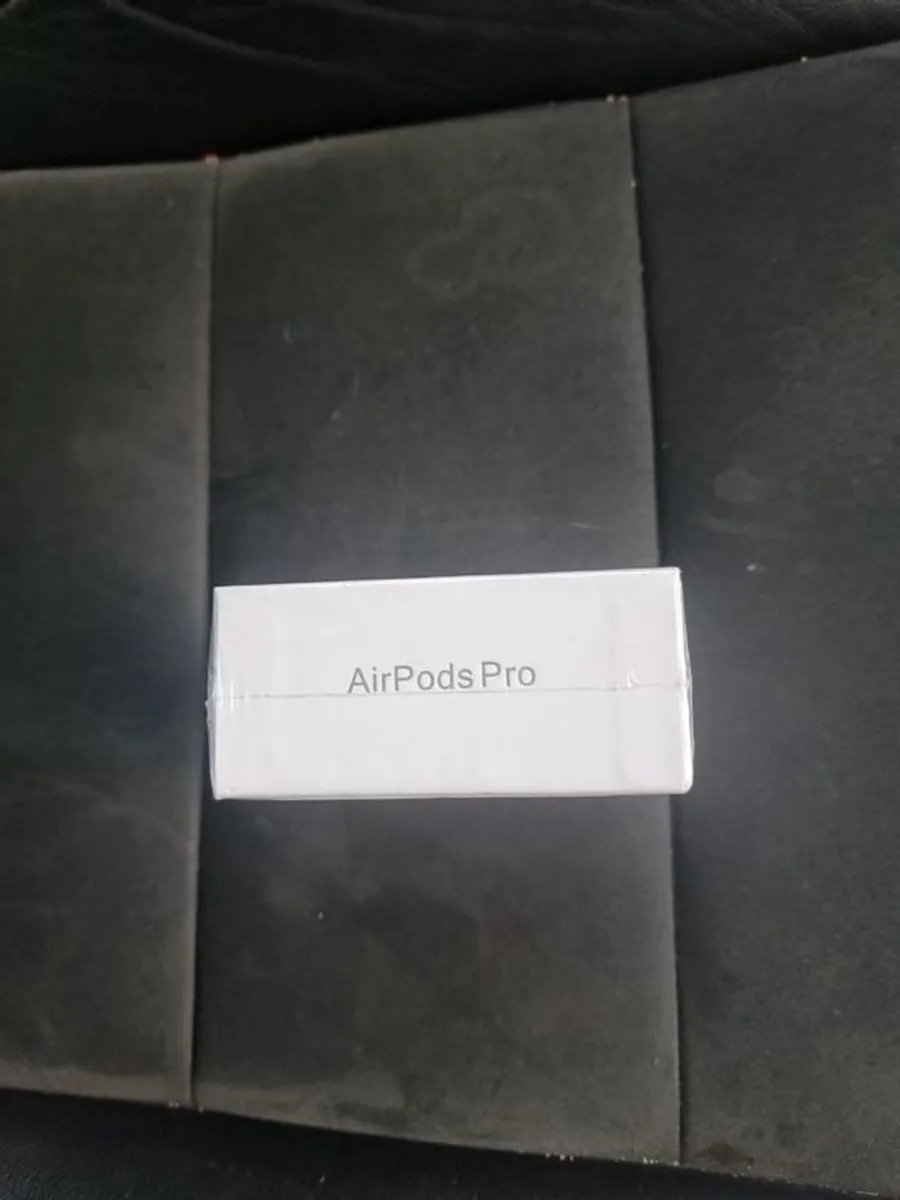 Apple AirPods Pro Gen 2 - Image 4