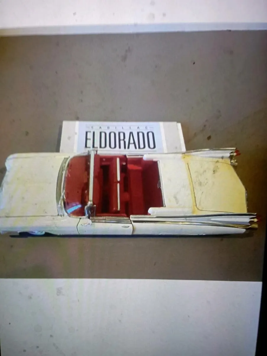 VINTAGE 1959 CADILLACS ELDORADO CONVERTIBLE  CAR. - Image 2