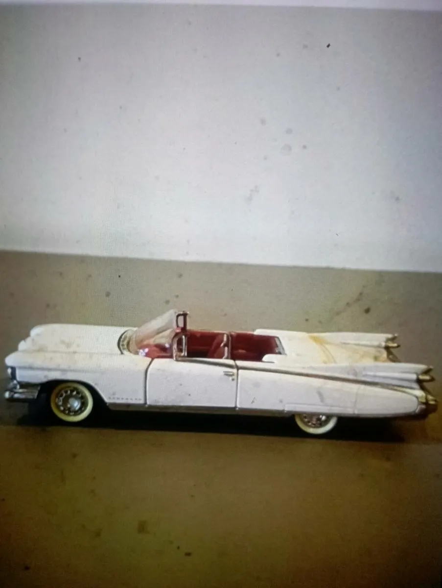 VINTAGE 1959 CADILLACS ELDORADO CONVERTIBLE  CAR. - Image 4
