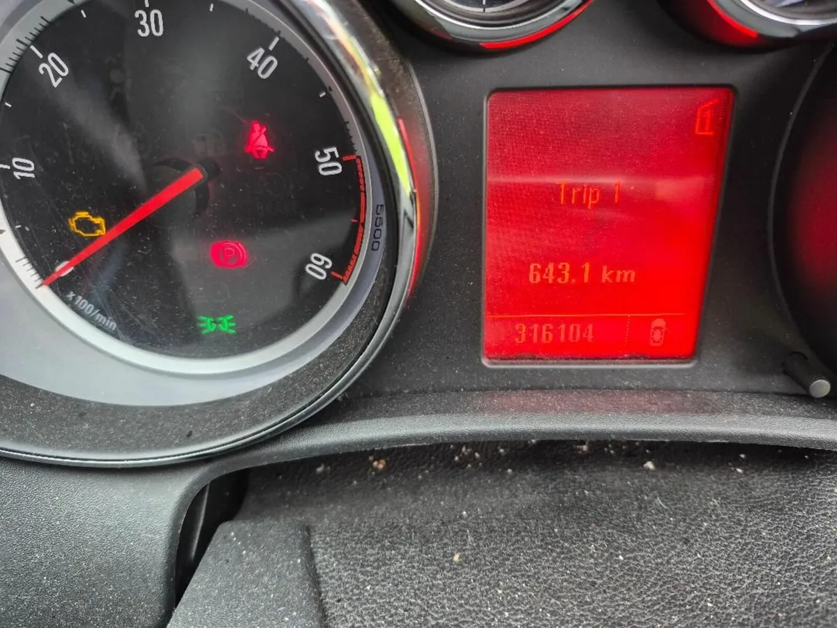 Vauxhall Astra 2011 - Image 1