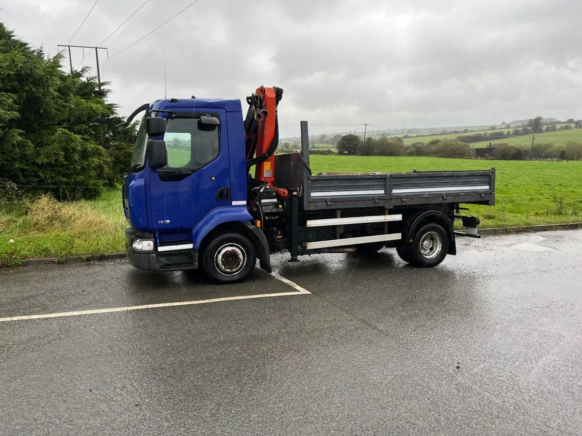 Renault Midlum 2012 crane tipper - Image 1