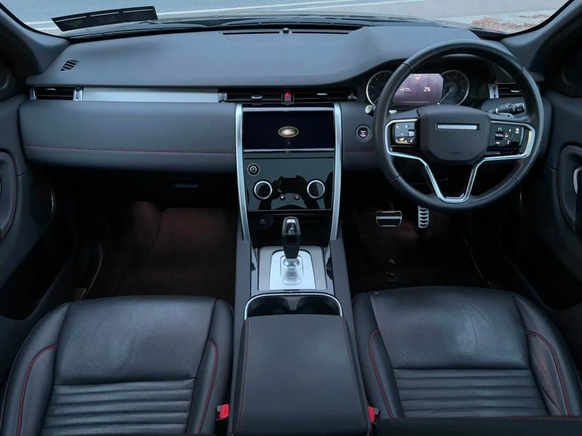 Land Rover Discovery Sport P300E URBAN EDITION PAN - Image 2