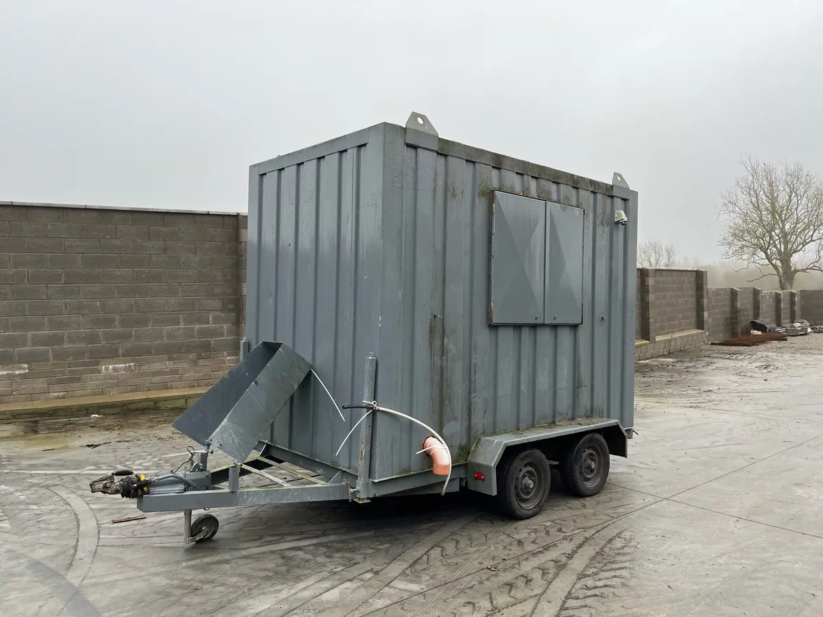 Mobile toilet and welfare unit - Image 1