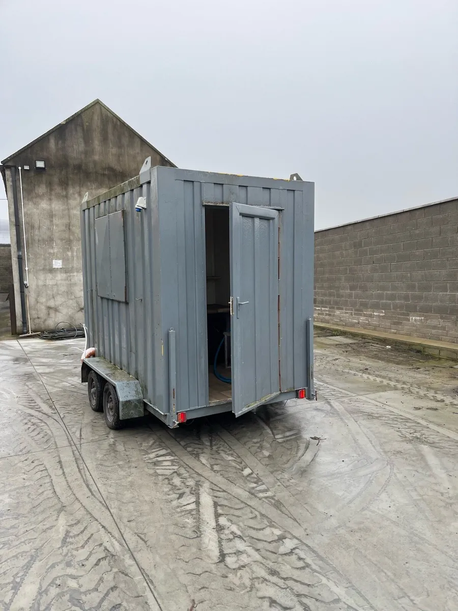 Mobile toilet and welfare unit - Image 2