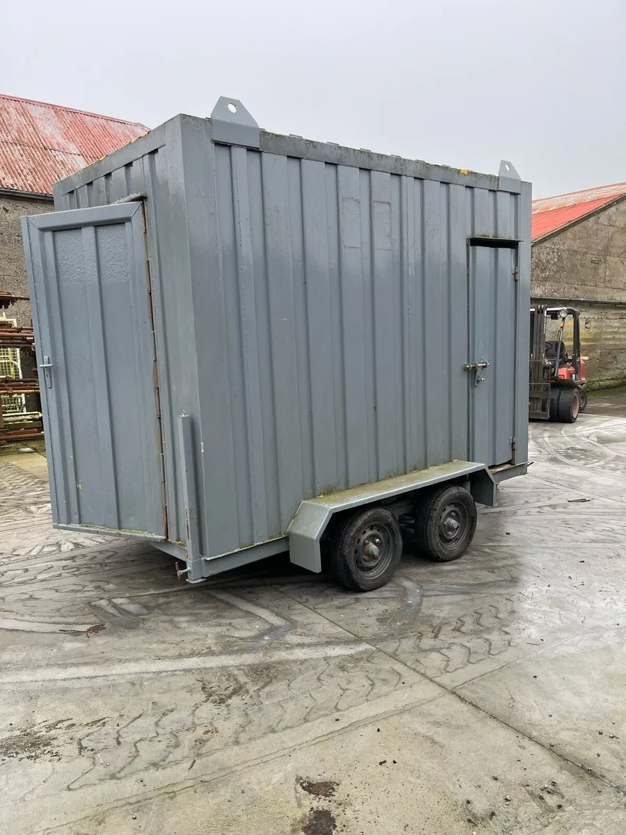 Mobile toilet and welfare unit - Image 3
