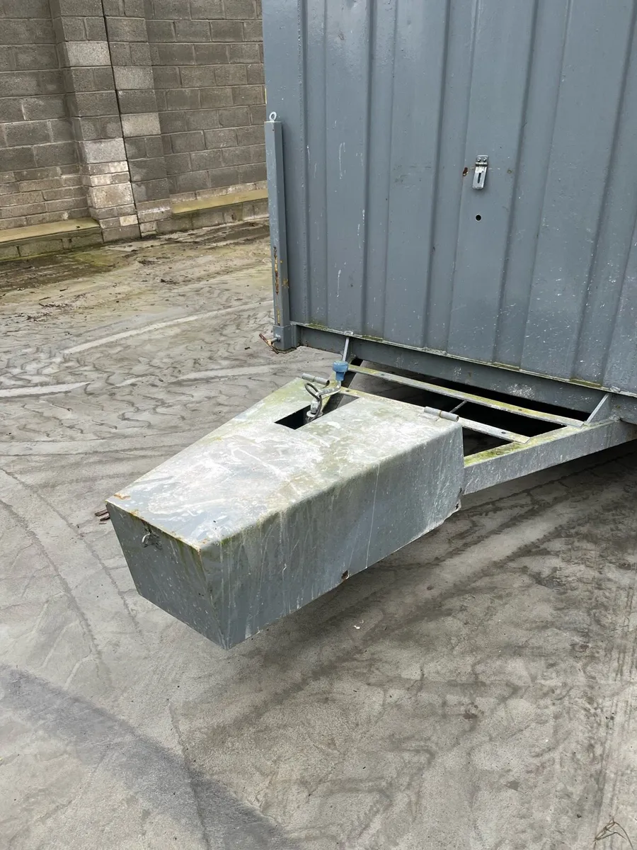 Mobile toilet and welfare unit - Image 4