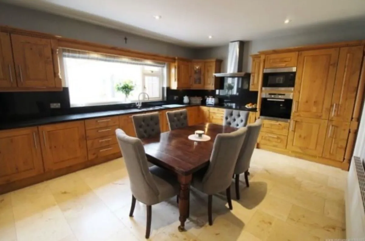 Solid oak kitchen - Image 1