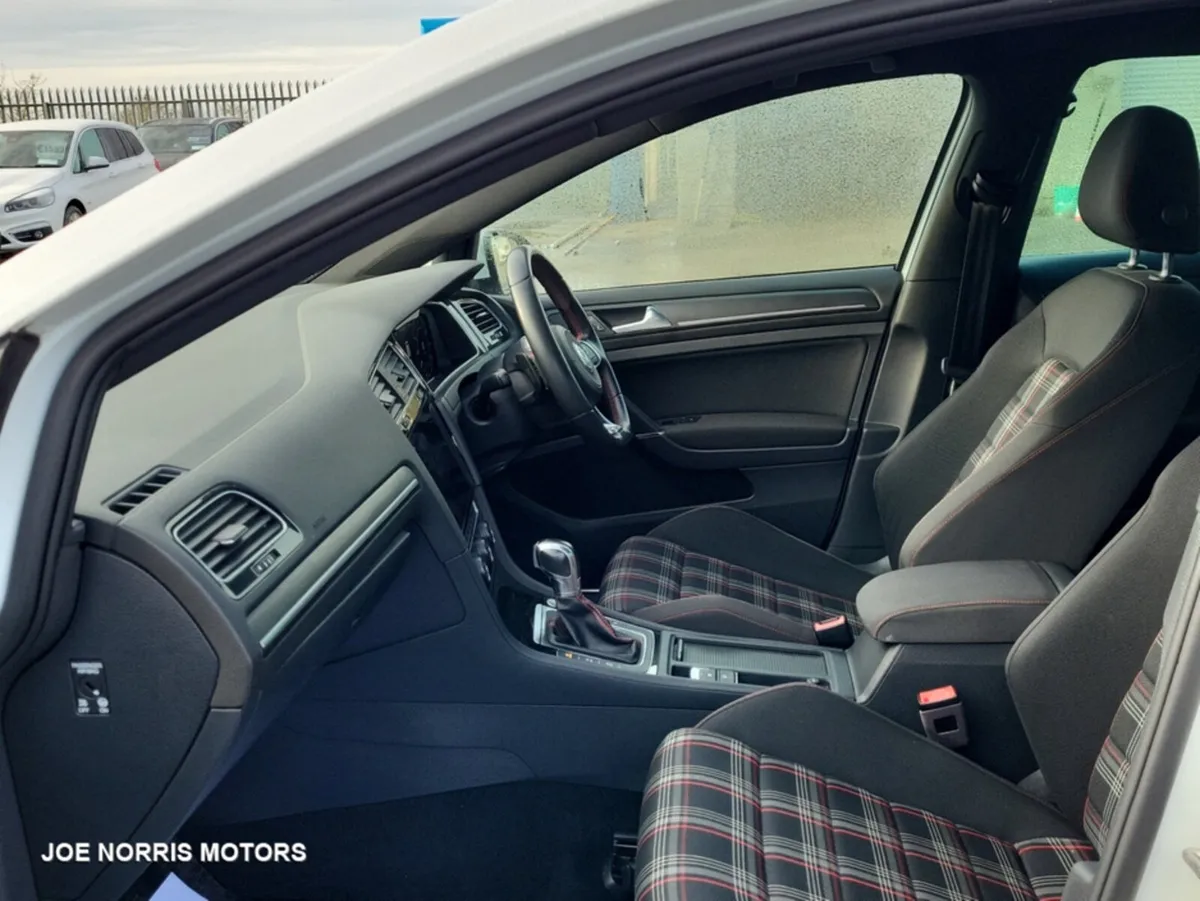 Volkswagen Golf 2.0 GTI DYNAMIC DSG - Image 4